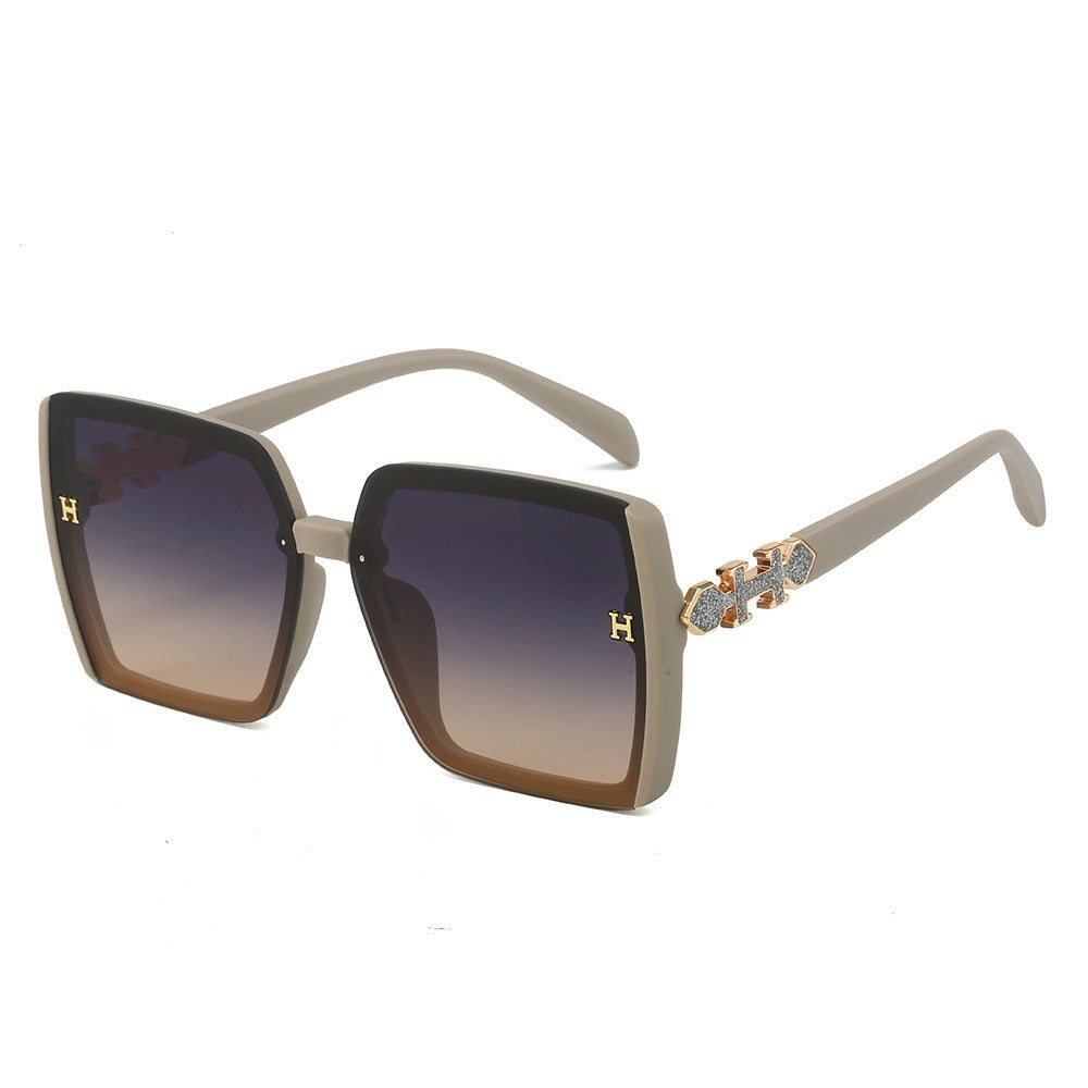 Wholesale Fashionable Temple Letter Sunglasses