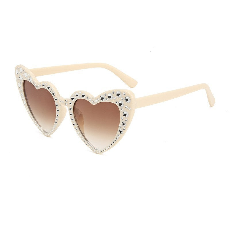 Wholesale Retro trendy large frame heart-shaped diamond-studded sunglasses