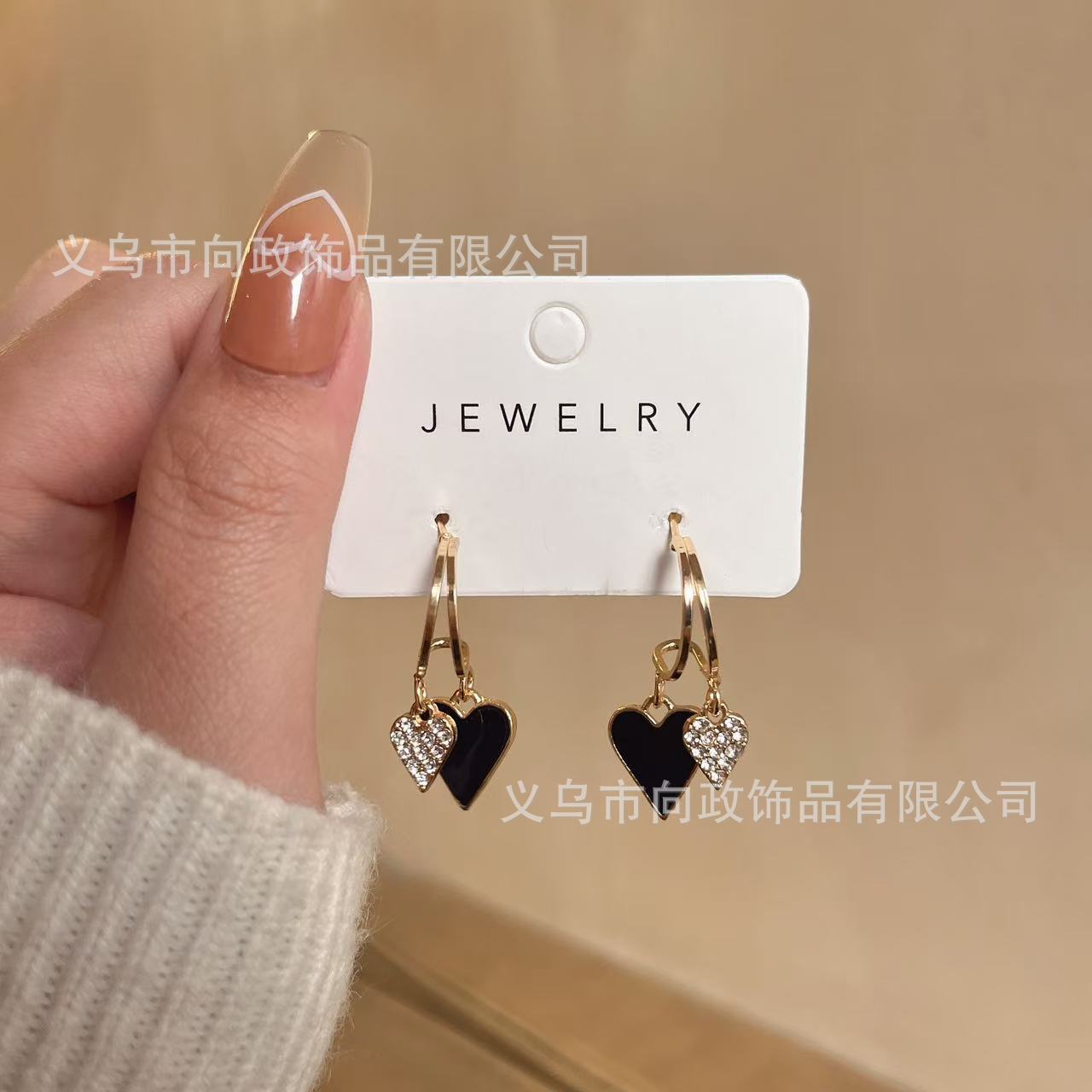 Wholesale Trendy Red Heart Shaped Earrings Zinc Alloy Electroplated Fashion Jewelry Accessory For Women