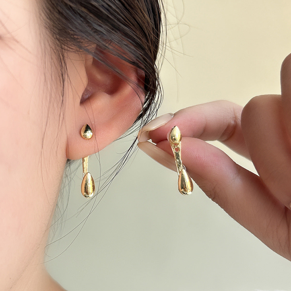 Wholesale Small fresh three-dimensional flower earrings