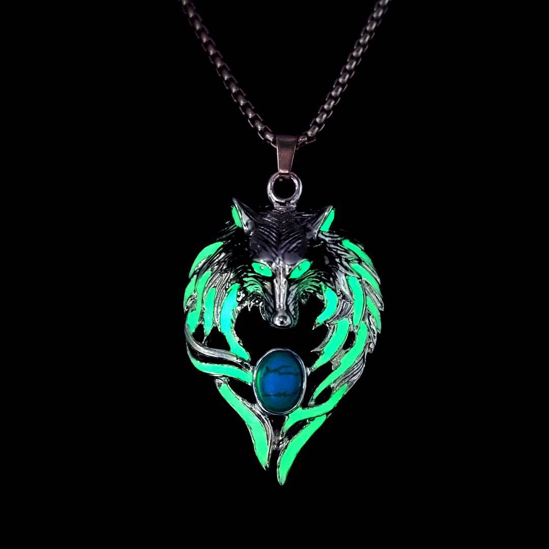 Wholesale Dark Glowing Wolf Totem Necklace with a Wolf Head