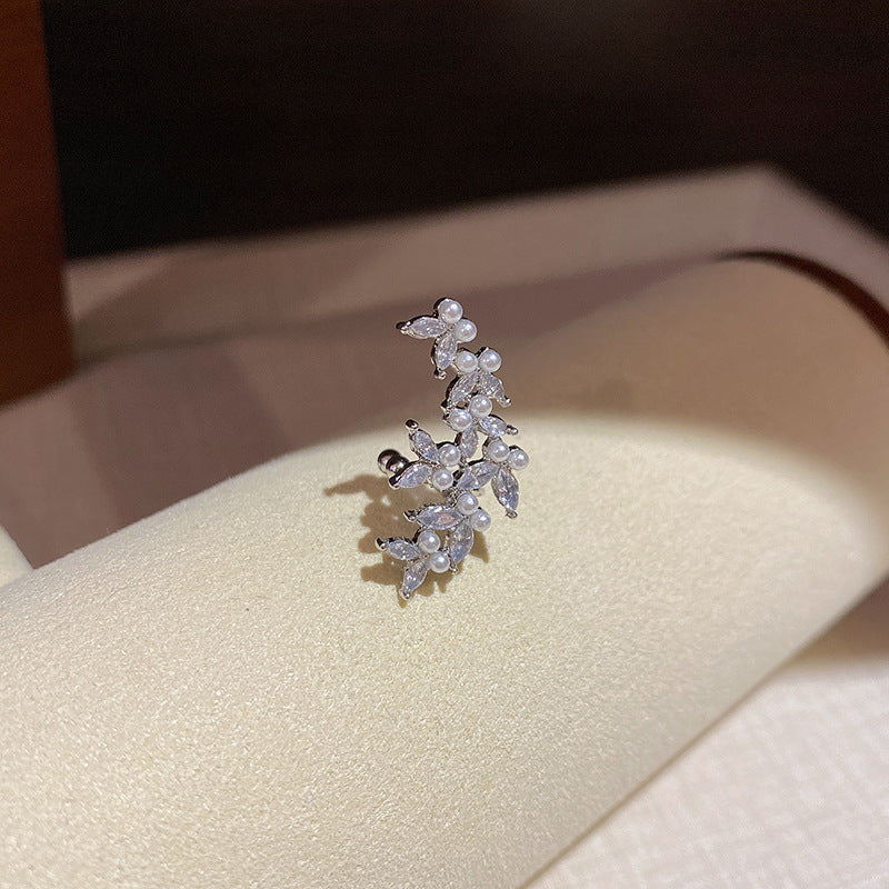 Wholesale Pearl Butterfly Full Diamond No Pierced Alloy Earrings