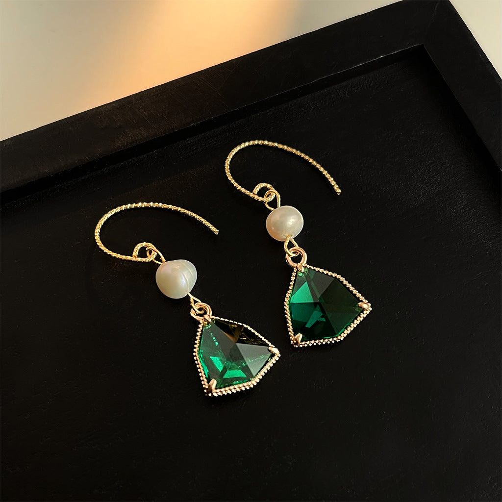 Wholesale Vintage emerald diverse shaped zircon earrings