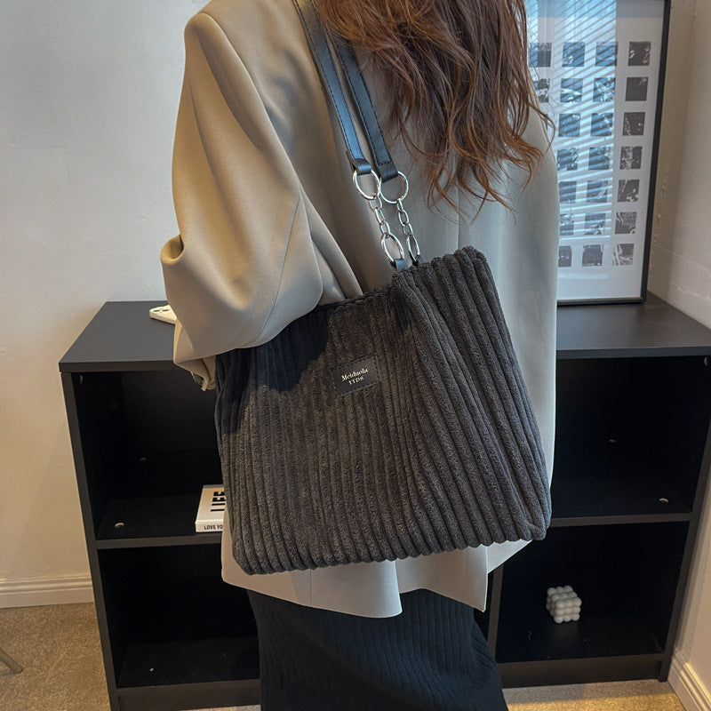 Wholesale Large Capacity Fleece Chain Autumn Trendy Shoulder Bags