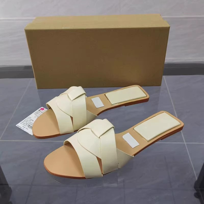 Wholesale Lightweight flat slippers for women summer outdoor round toe open toe beach sandals