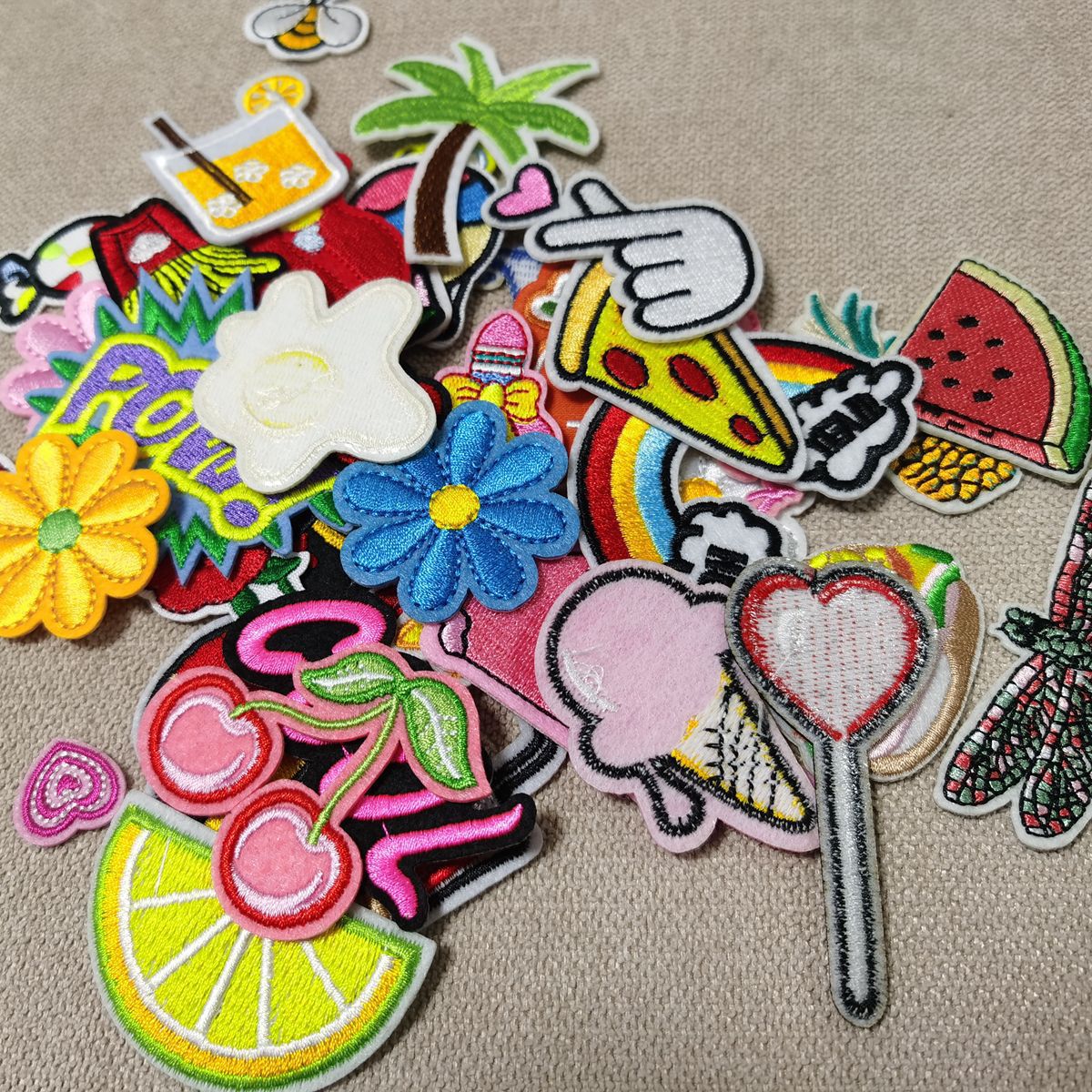 Wholesale Felt Dinosaur Embroidery Patches Cartoon Patch Set For Bags Hats Clothing Trendy DIY Craft Supply Fashion Accessory Gift