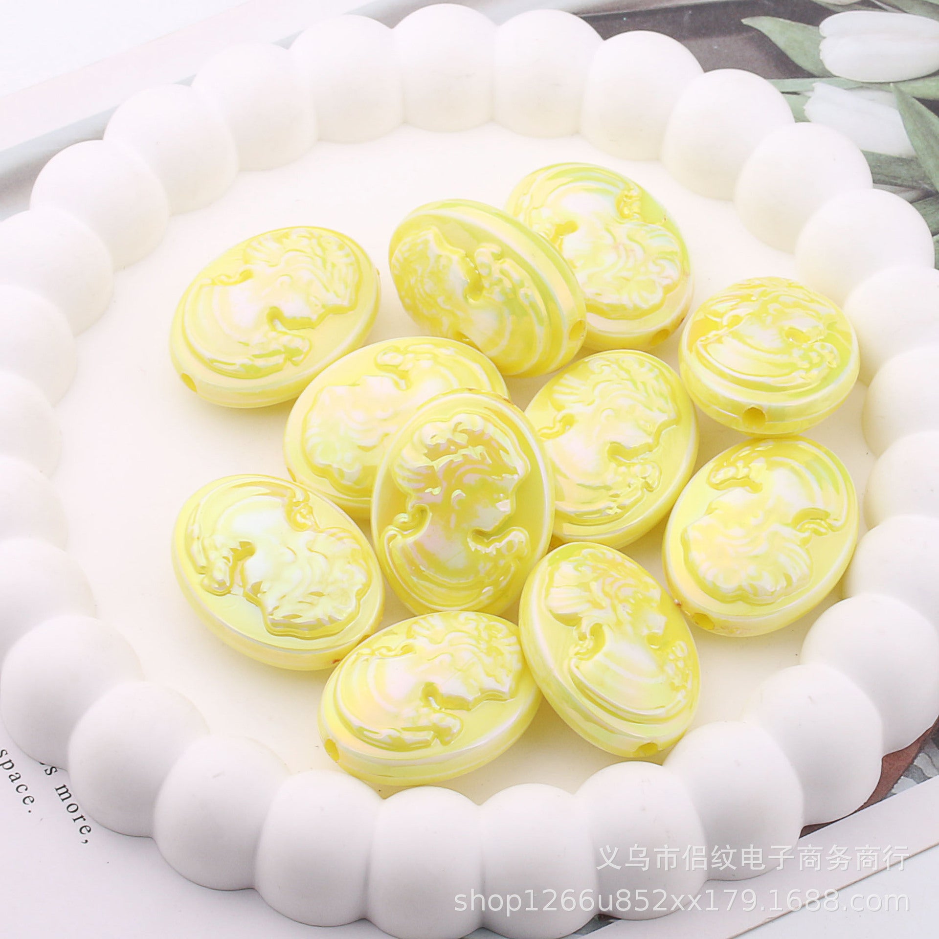 Wholesale 100PCS Acrylic Color Retro Beauty Head UV Plated Color Straight Hole Loose Beads