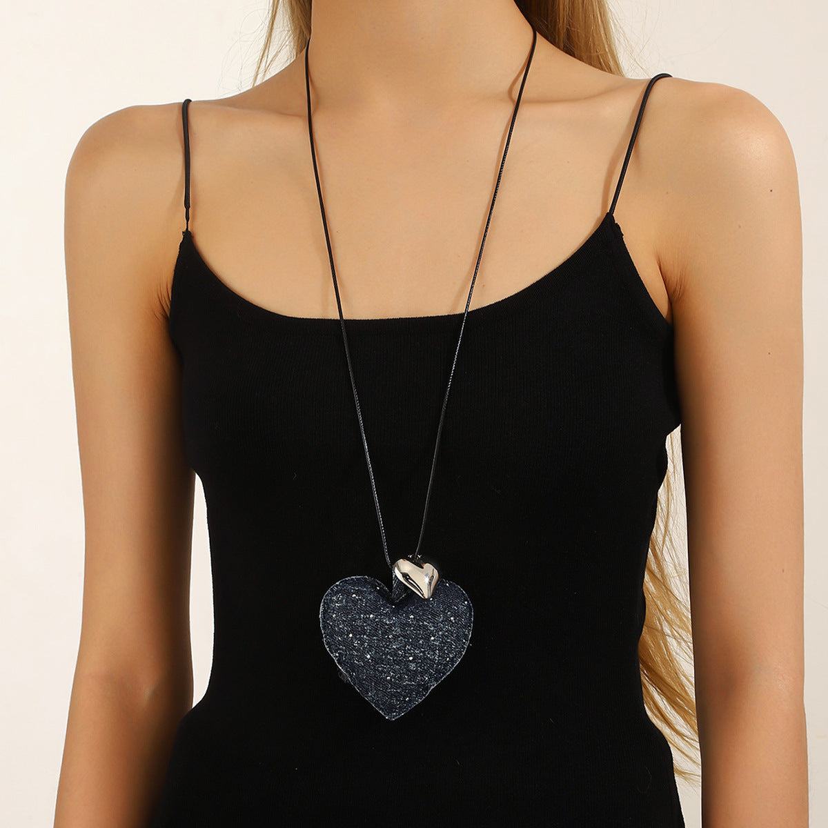 Wholesale Long heart pendant simple hanging neck light luxury leather necklace
