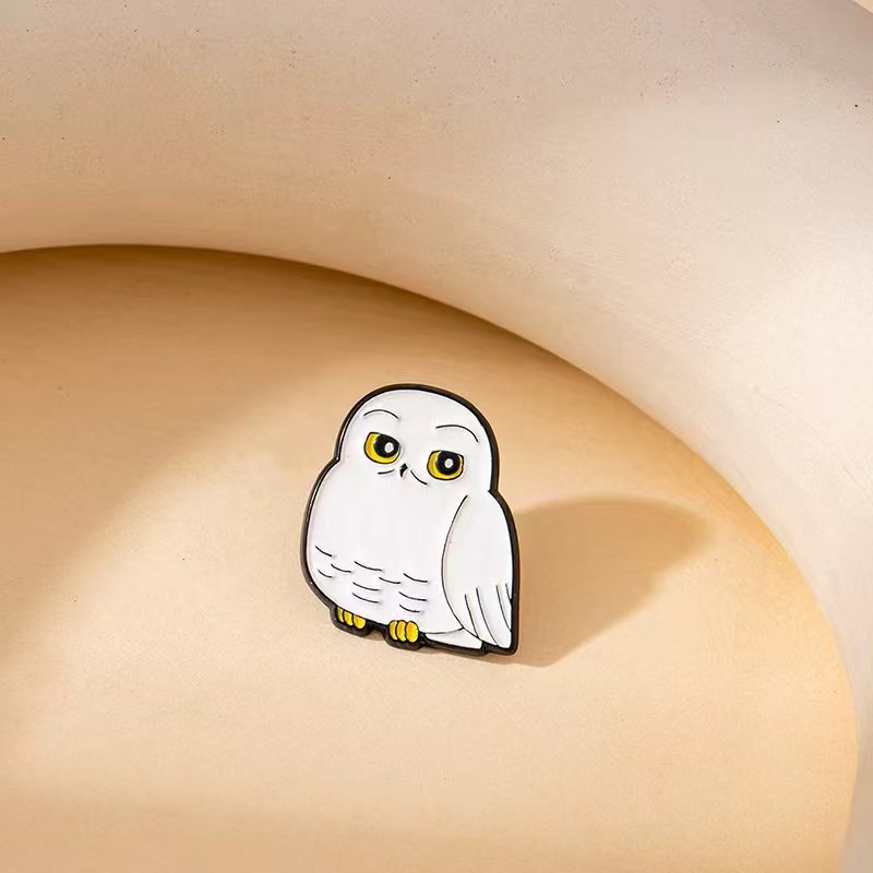 Wholesale Cartoon football brooch dripping oil accessories