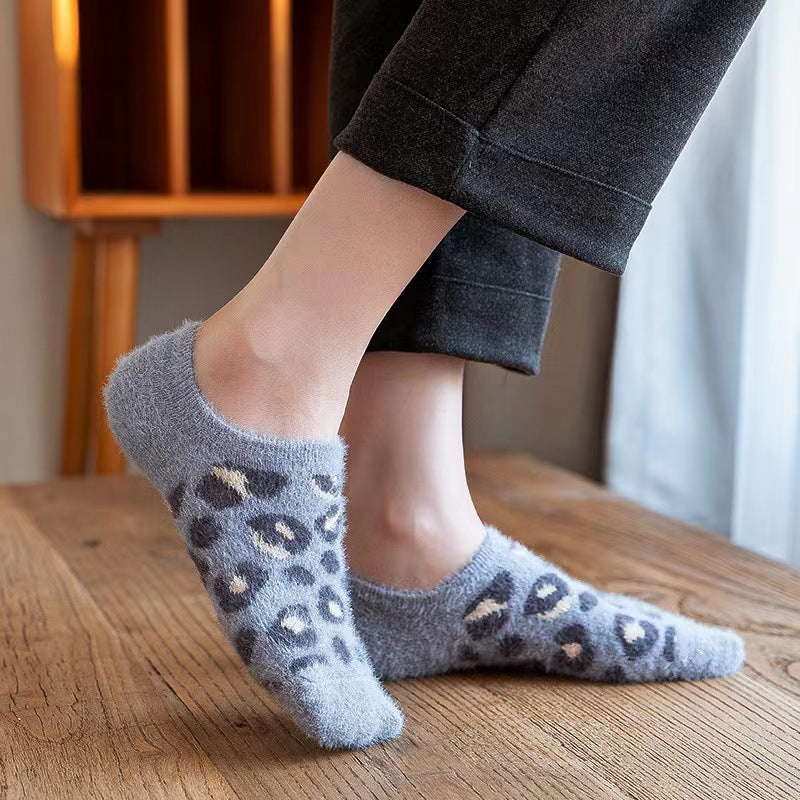 Wholesale Mink Fleece Thickened Boat Socks for Women in Autumn and Winter with Leopard Pattern