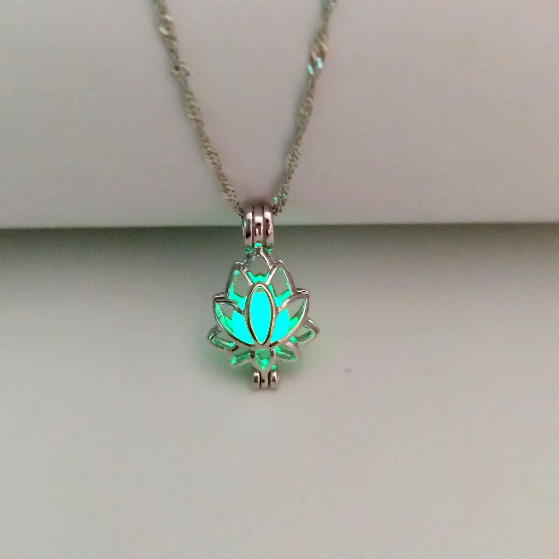 Wholesale Luminous Lotus Pendant Alloy Necklace