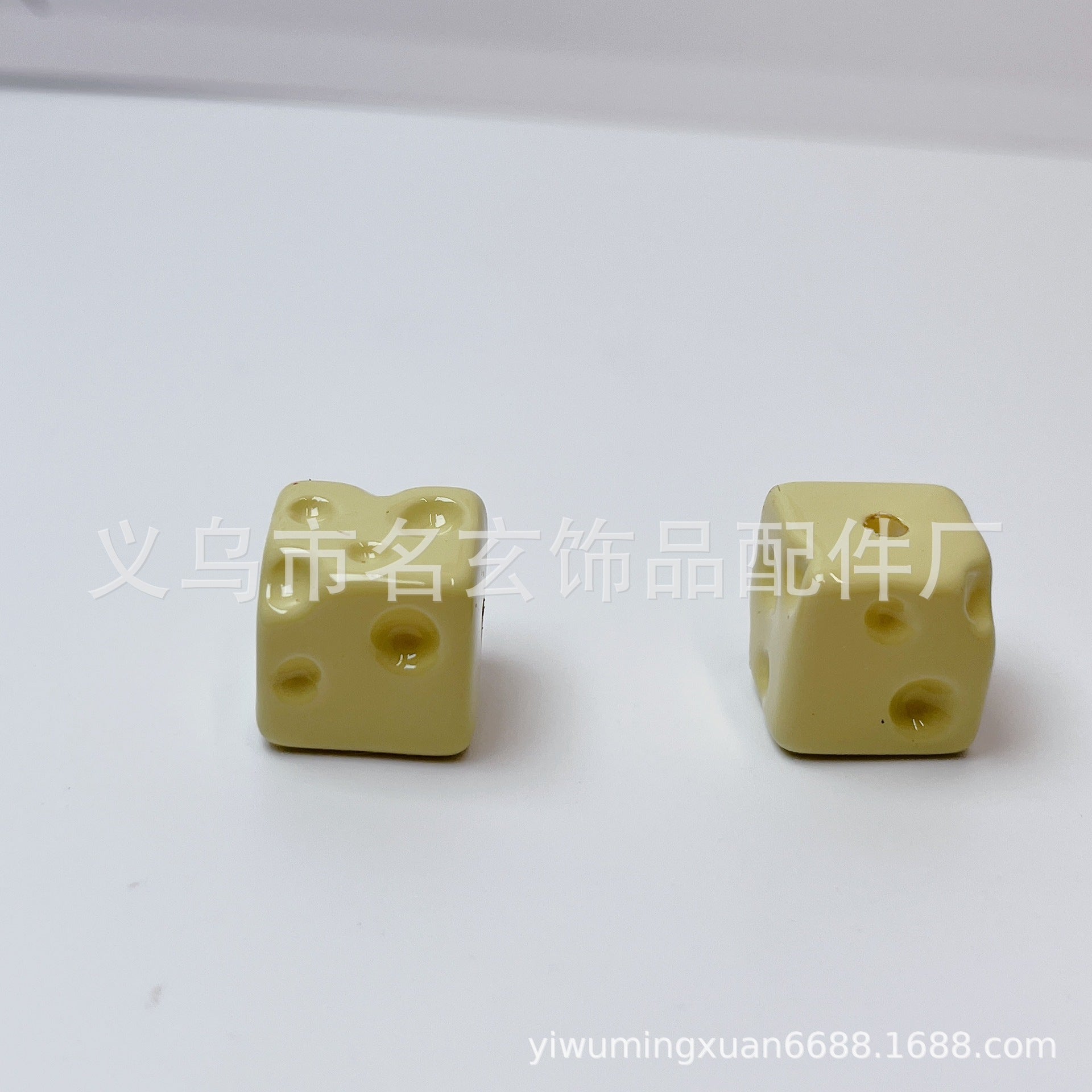 Wholesale   Random 200pcs /pack   Acrylic painted square cheese beads  Acrylic Beads