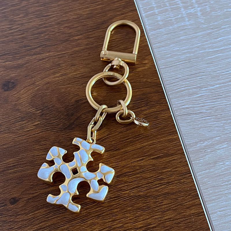 Wholesale enamel glaze hand painted English letters metal keychain