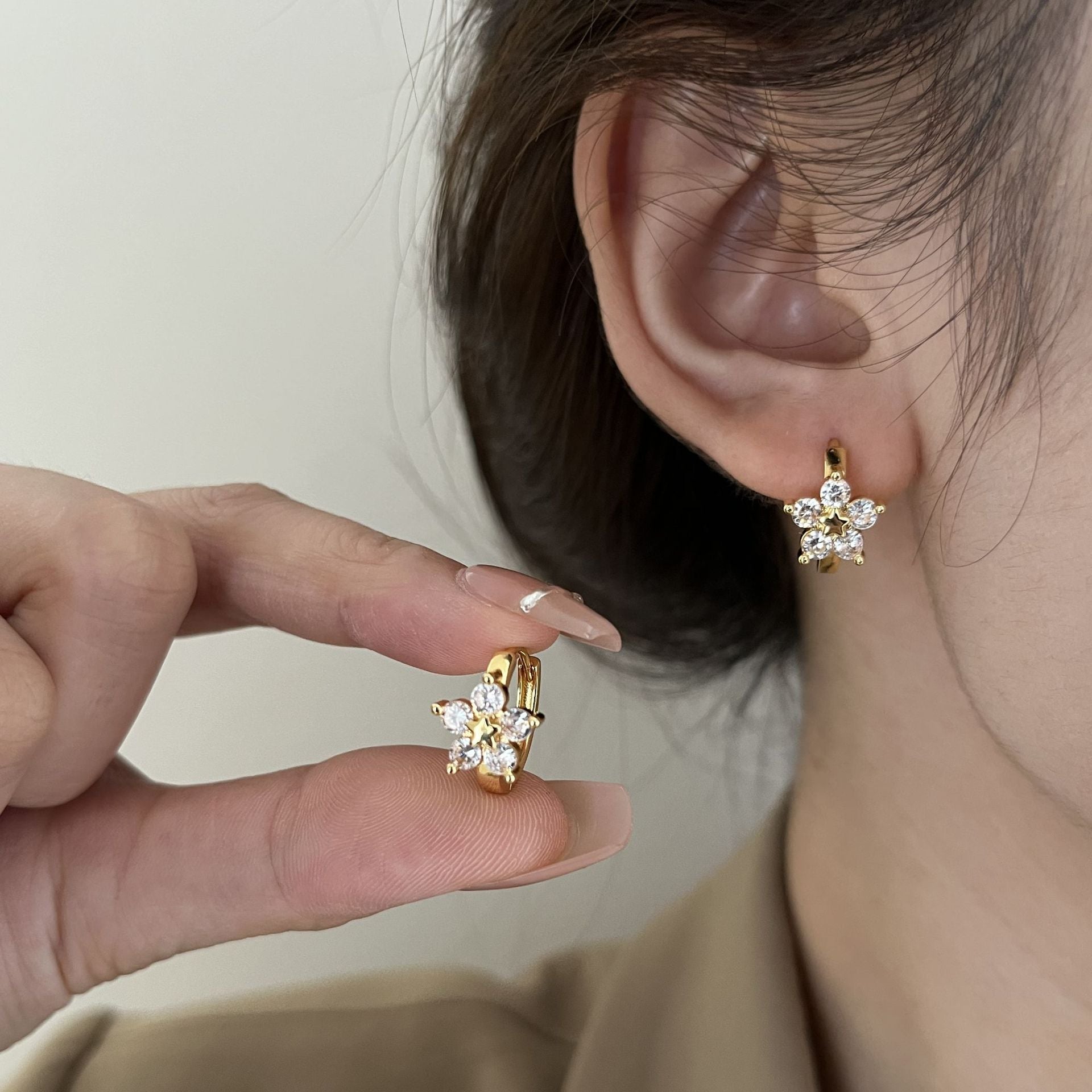 Wholesale Five-Pointed Star Snowflake Earrings,  Simple Flower Design Ear Clips