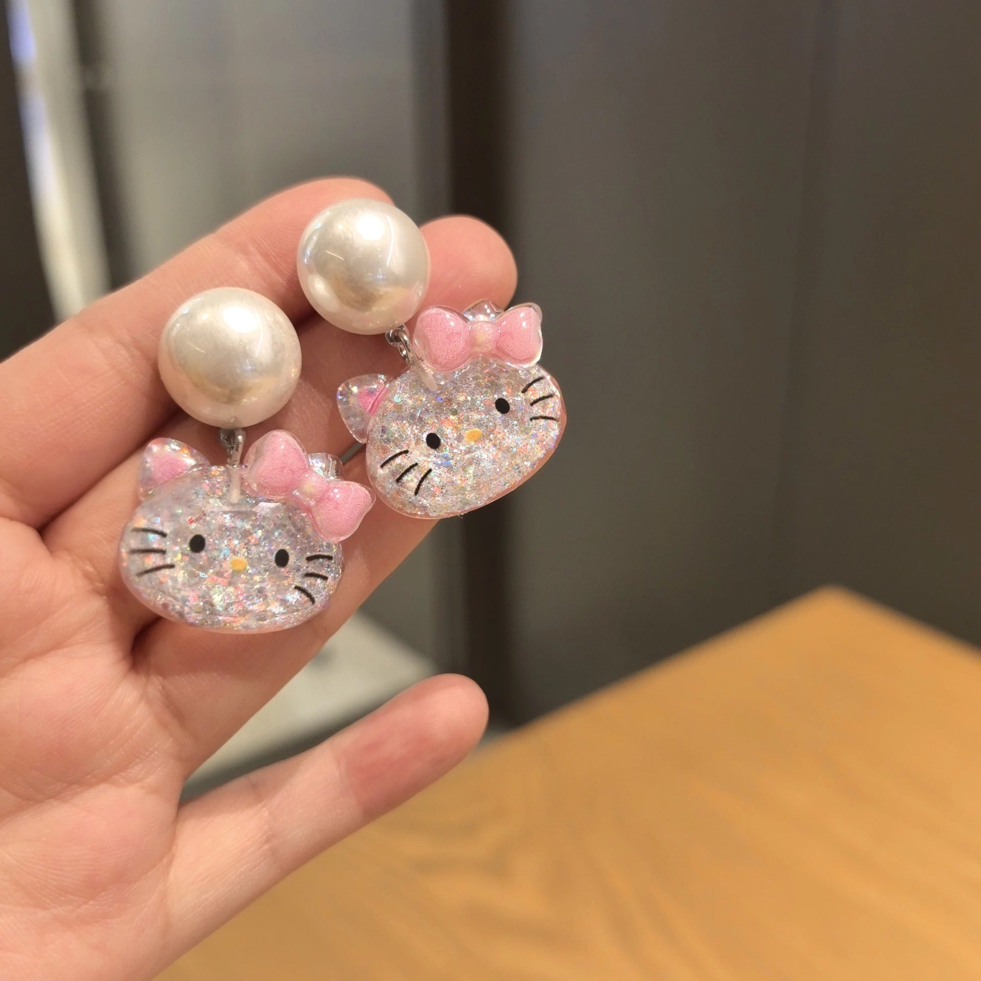 Wholesale Pearl sequined cat earrings