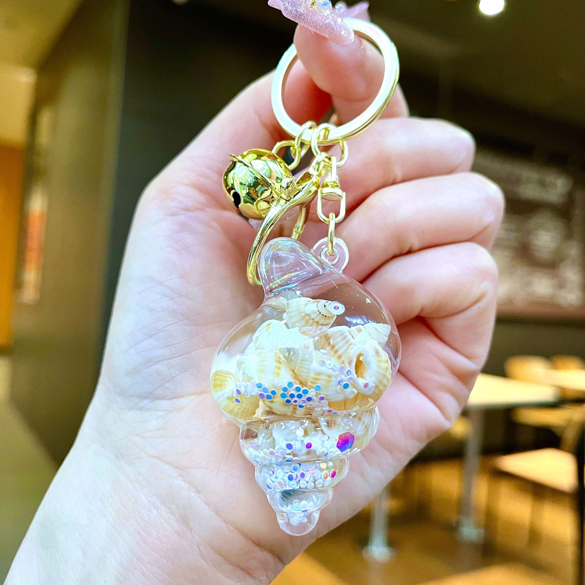 Wholesale Colorful flowing sand seashell DIY insert oil keychain