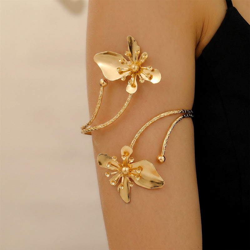 Wholesale Gold Butterfly Rhinestone Open Arm Cuff Metal Flower Hollow Design Fashion Jewelry Accessory Everyday Wear Gift Boutique Resale