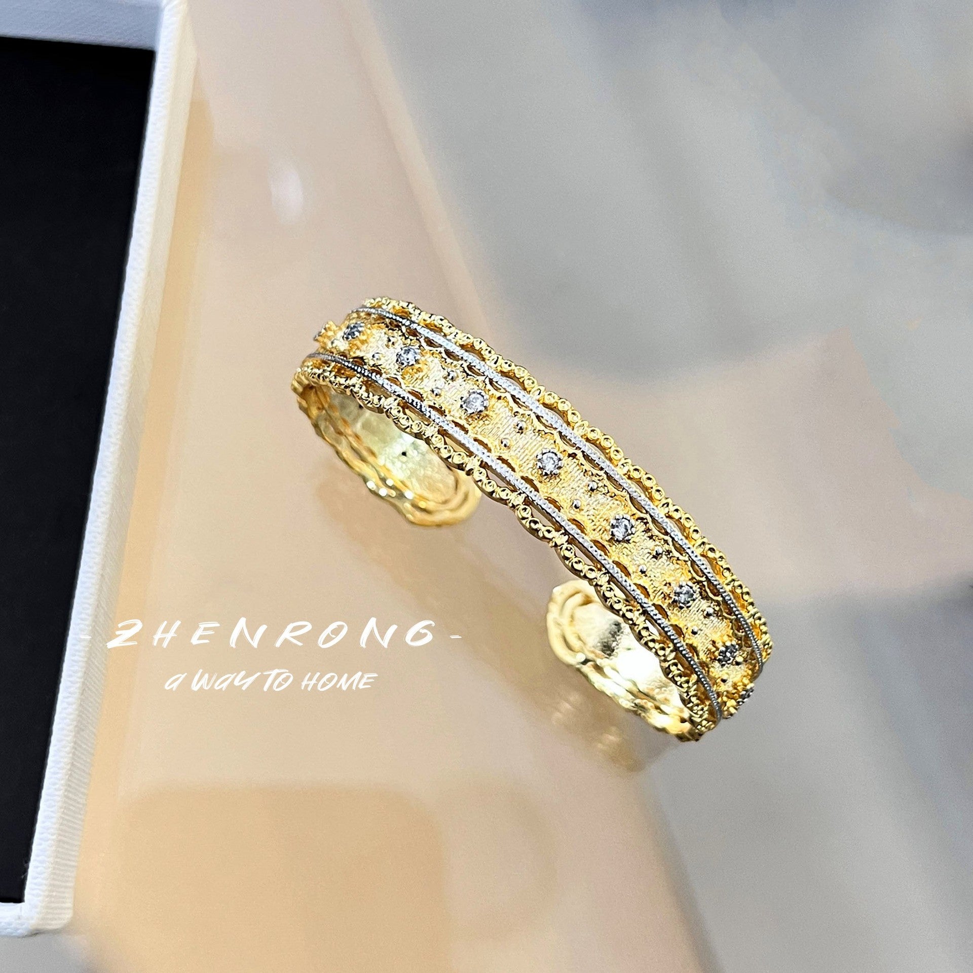 Wholesale woven carved gold paint full diamond bracelet