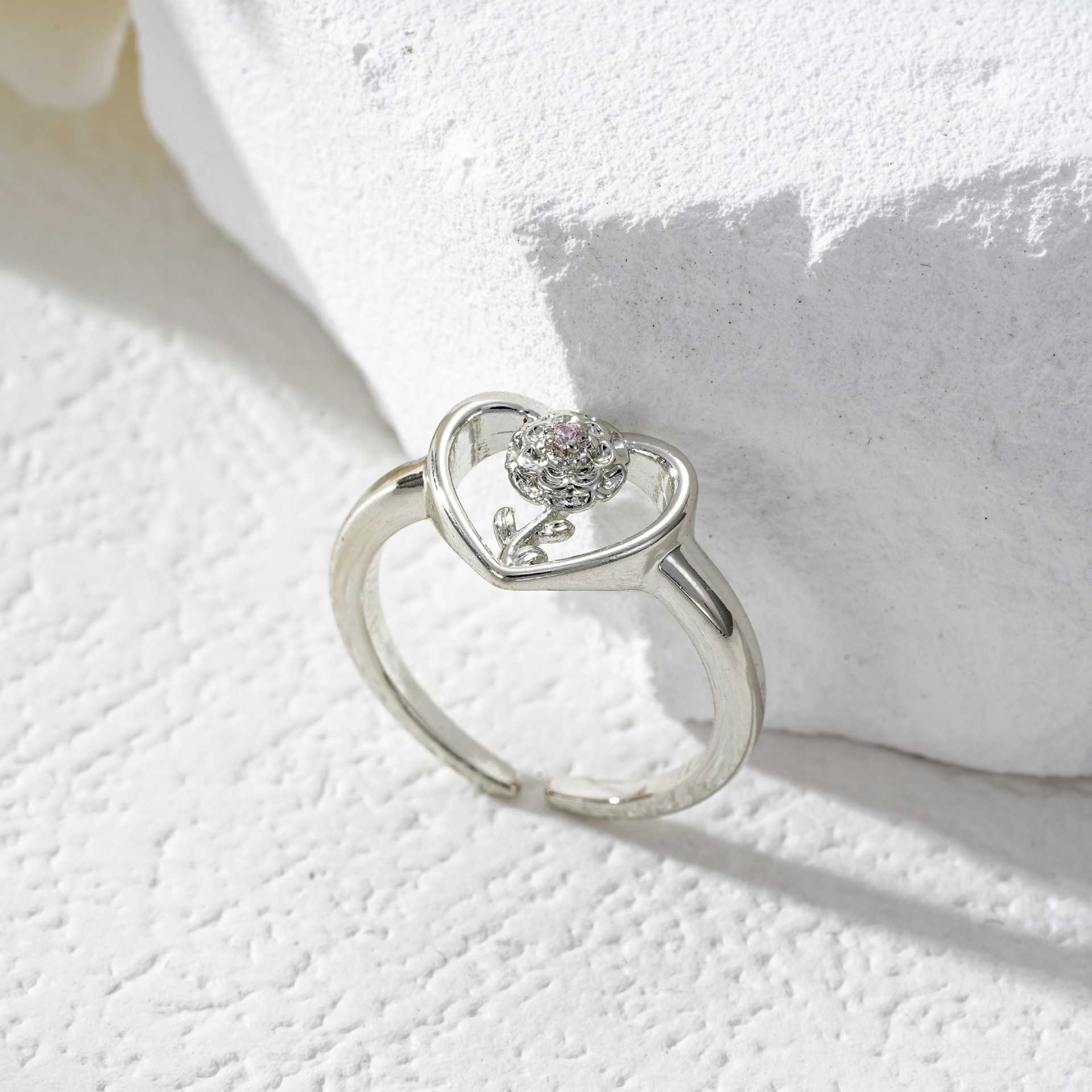 Wholesale Zircon Heart Flower Hand Jewelry Open 12-Month Flower Ring