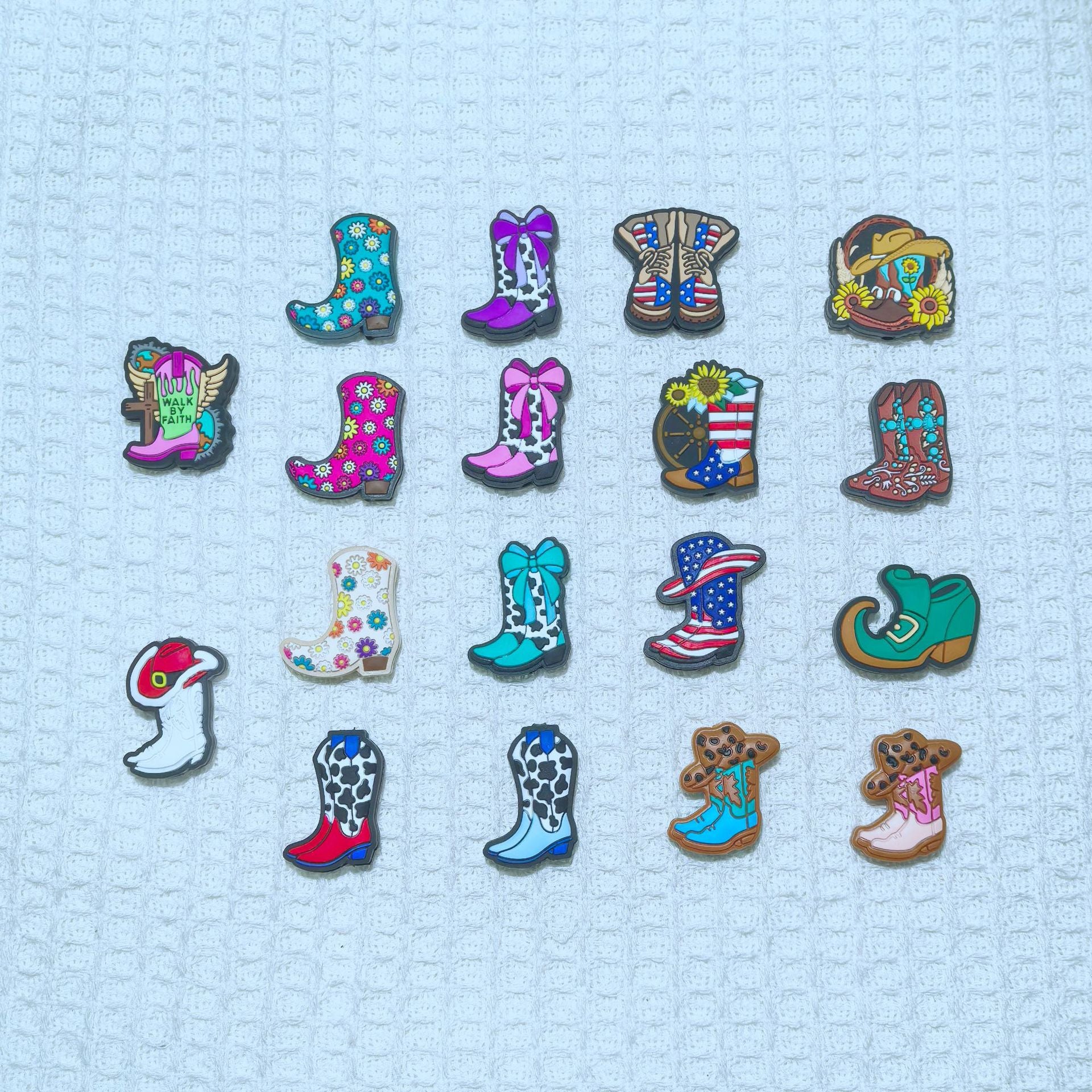 Wholesale Random 100pcs boots a variety of series silicone cartoon beads  Focal Beads