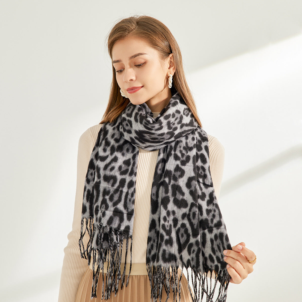 Wholesale Thickened Imitation Cashmere Leopard Print Scarf