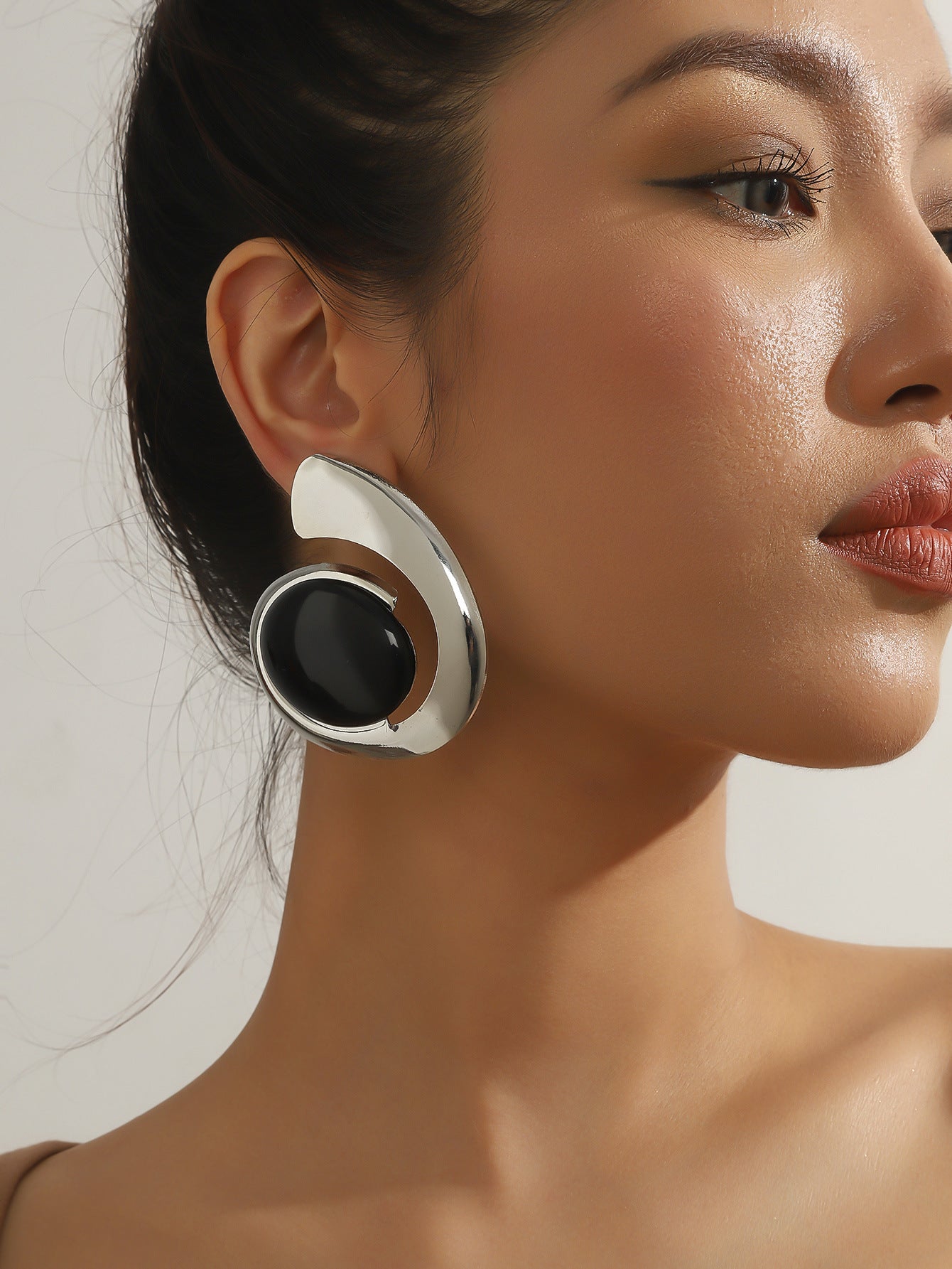 Wholesale Exaggerated personality turquoise alloy earrings