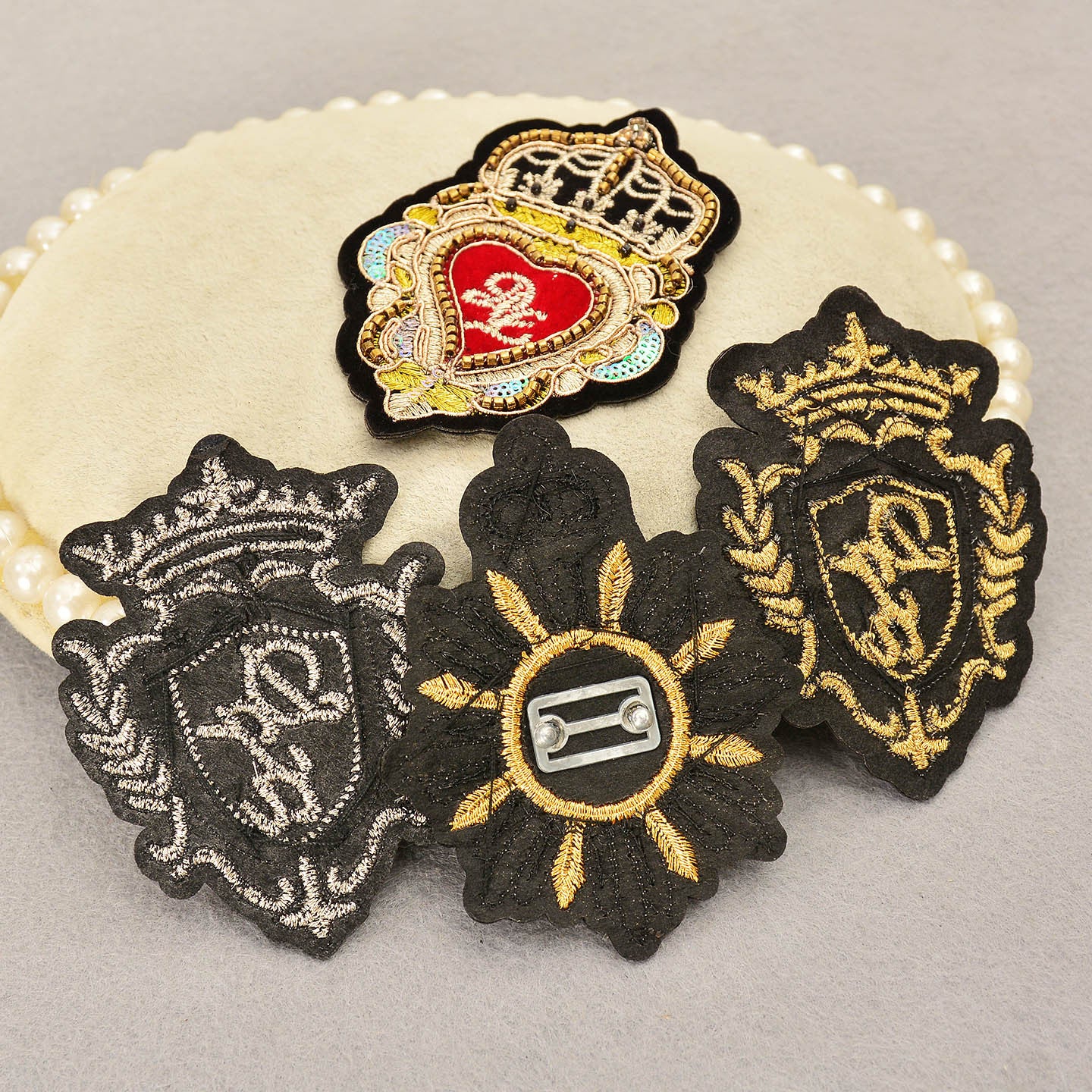 Wholesale College Style 3D Embroidered Tiger Badge Patch Beaded Felt Applique Fashion Accessory For Suit Or Towel Boutique Resale Gift