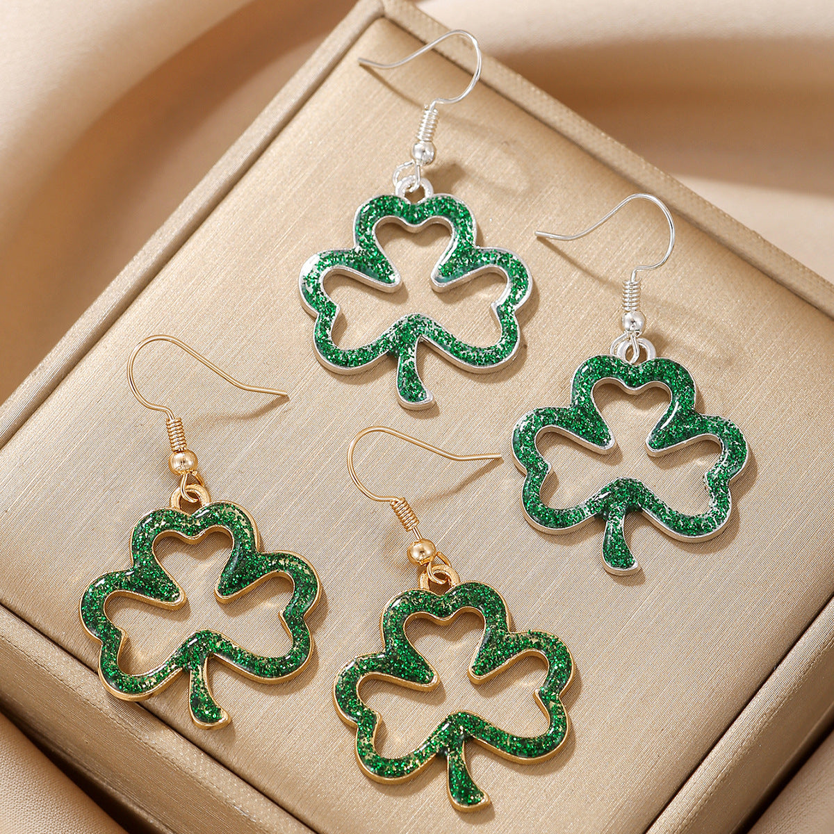 Wholesale St.  Patrick' s Day hollow green double-sided clover hanging earrings