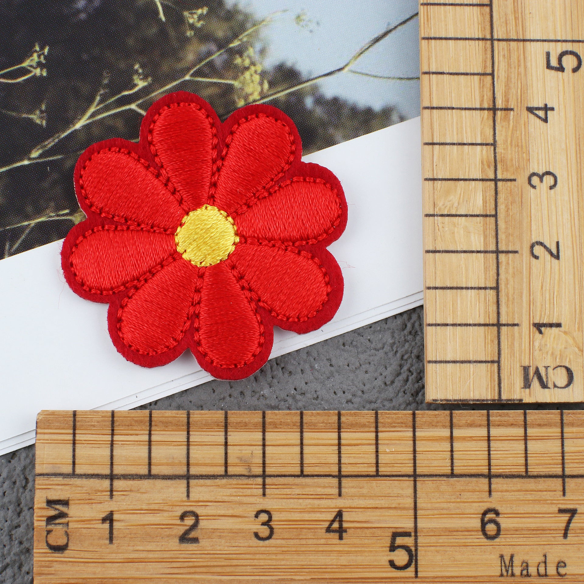 Wholesale Polyester Embroidery Patch Set Sunflower Bee Iron On Clothing DIY Accessory