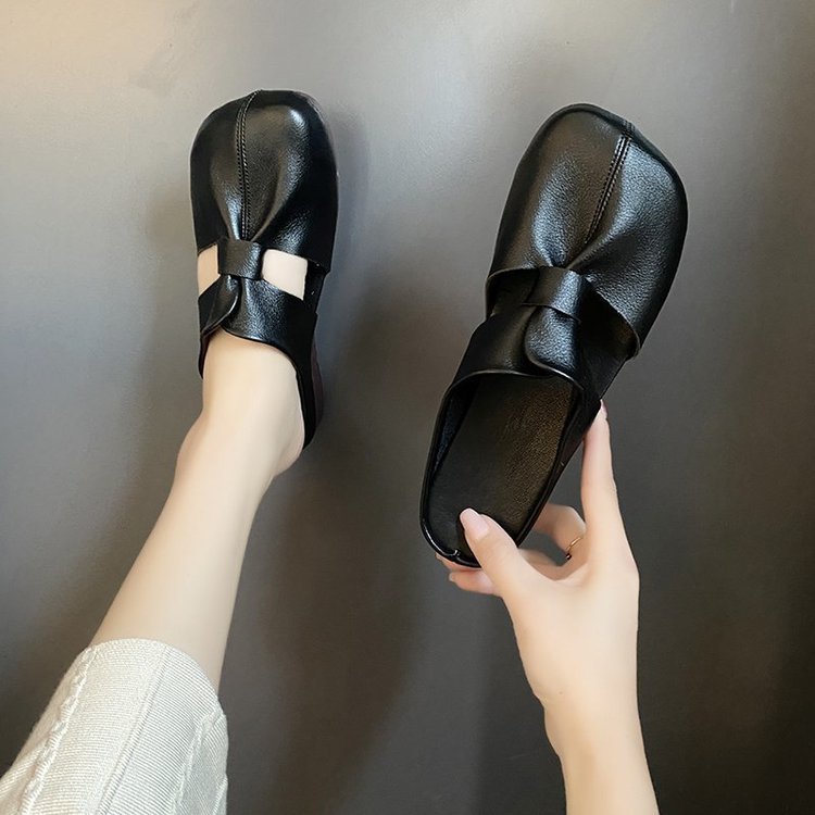 Wholesale women wear soft bottom baotou half slippers hollow pleated sandals