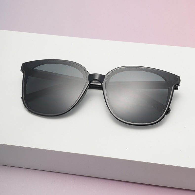 Wholesale fashion box generous simple and comfortable anti-ultraviolet sunglasses