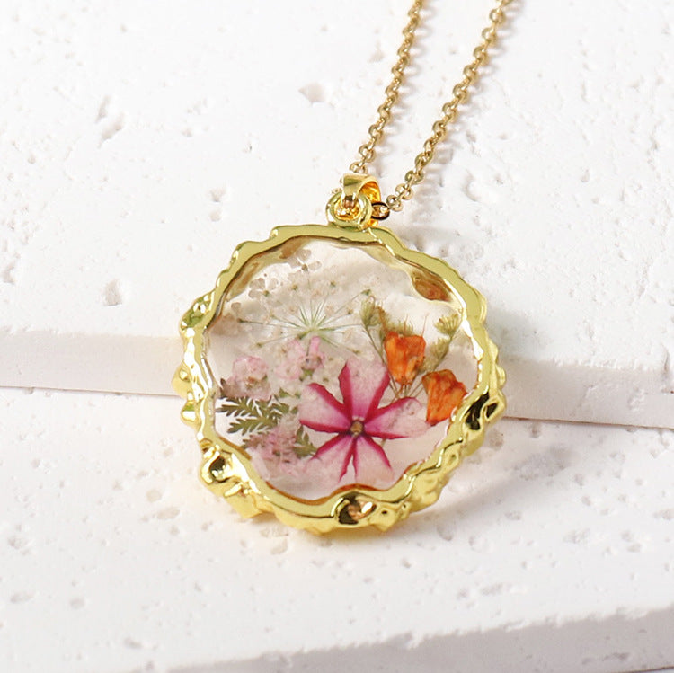 Wholesale vintage 6pcs/pack  flower necklace eternal flower pendant real flower jewelry transparent resin crafts European and American explosions