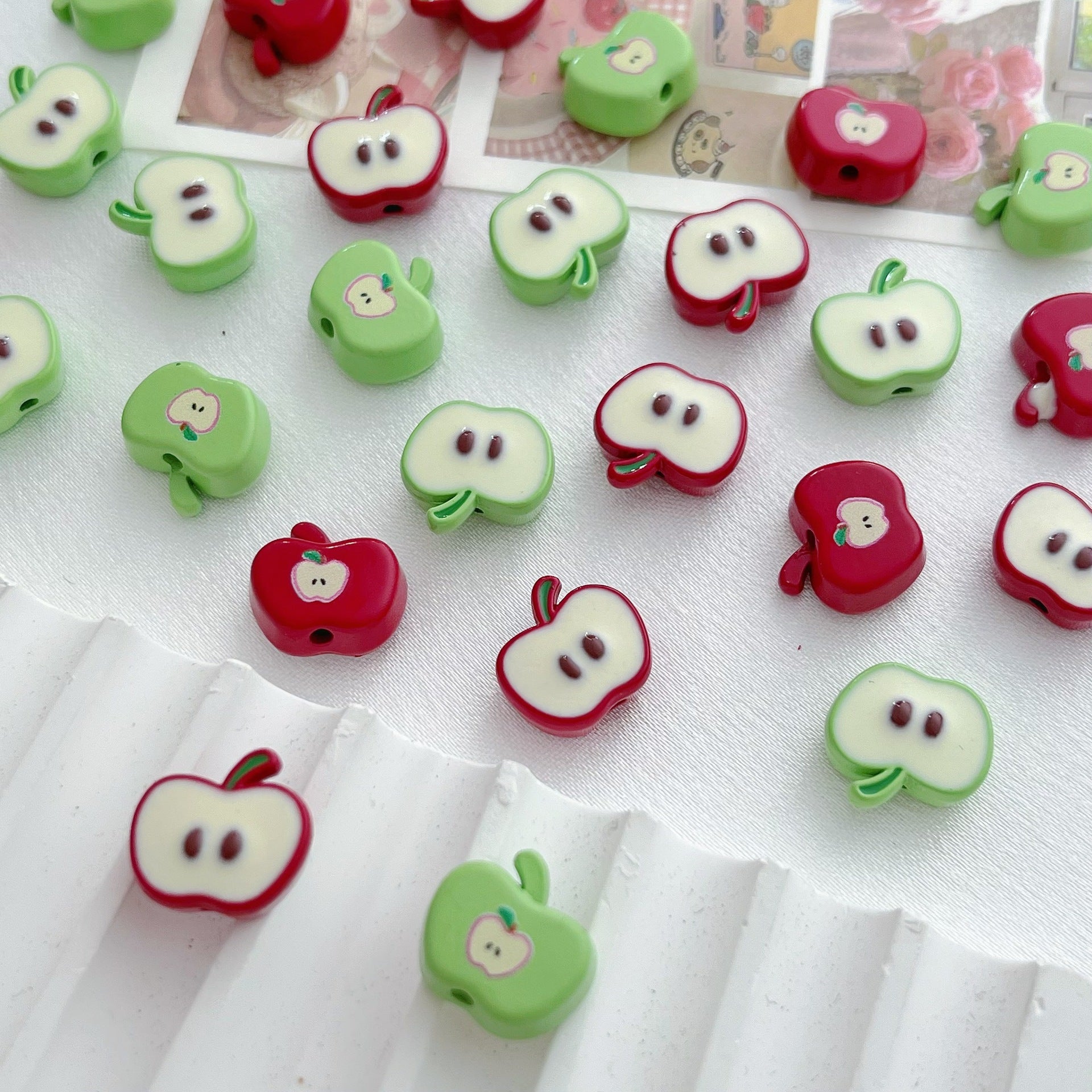 Wholesale 10pcs Cute red and green apple beads