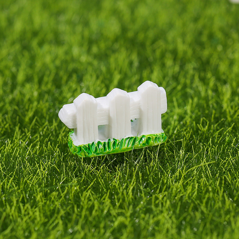 Wholesale Rooster and hen moss micro landscape decoration ornaments