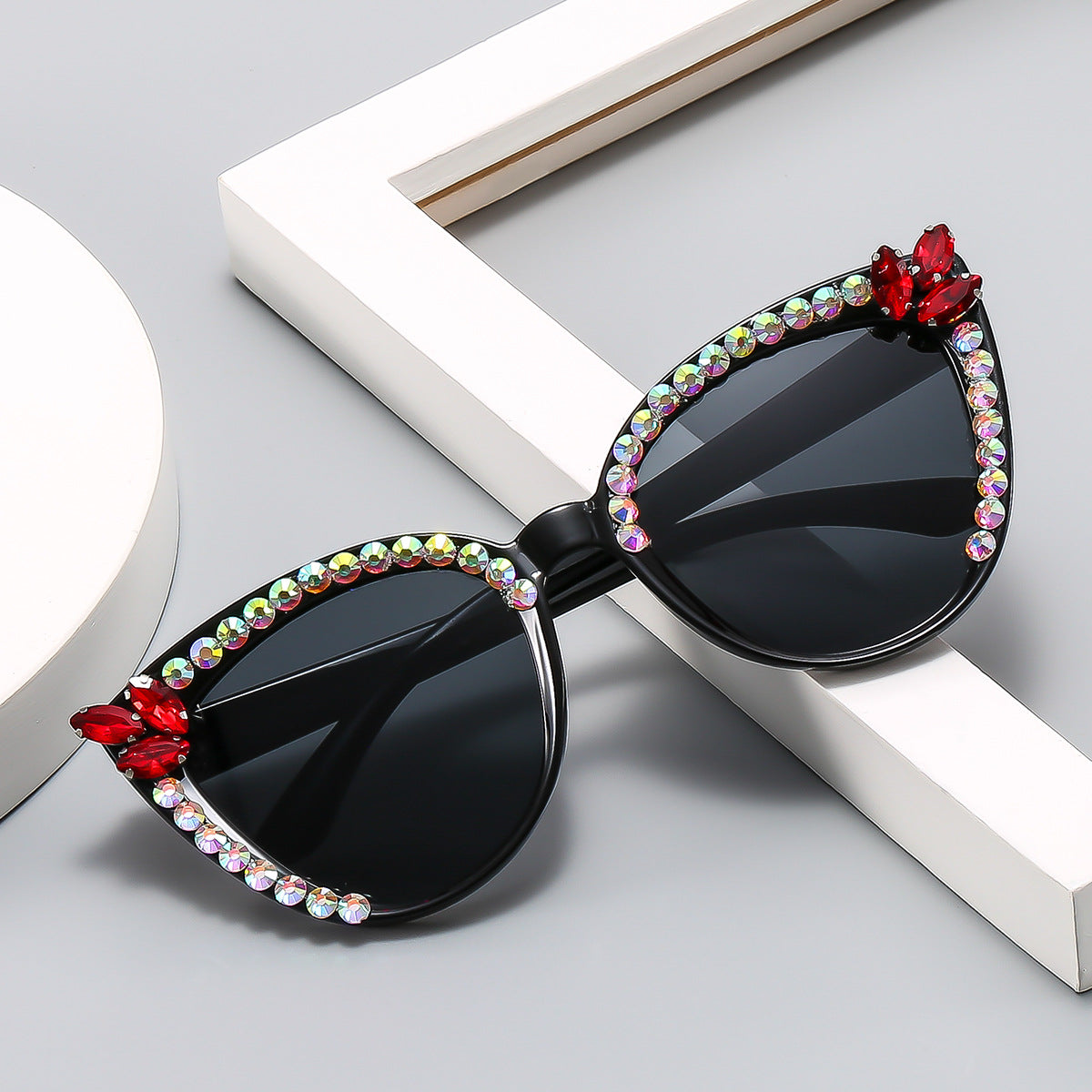 Wholesale Diamond studded flower cat eye ball flat sunglasses