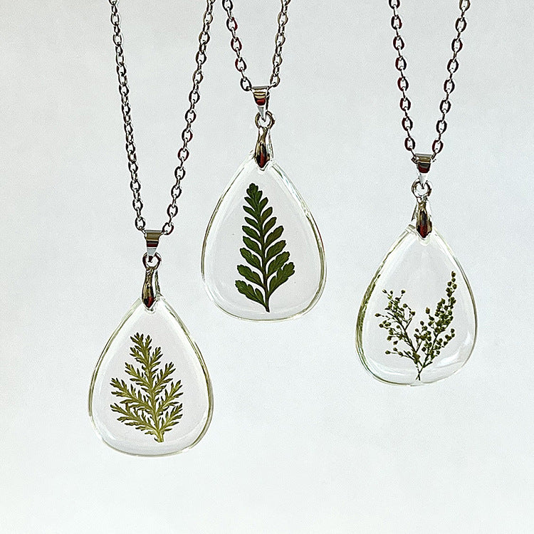 Wholesale 12pcs Fashionable All-match Dried Flower Specimen Plant Resin Necklace