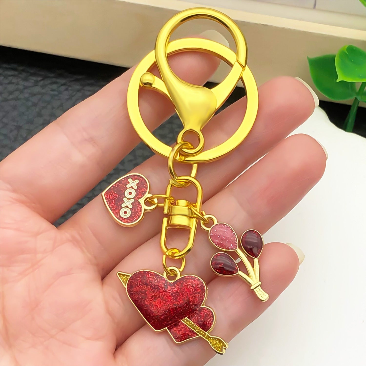 Wholesale Valentine' s Day Oil Dripping Red Sprinkled Gold  Keychain
