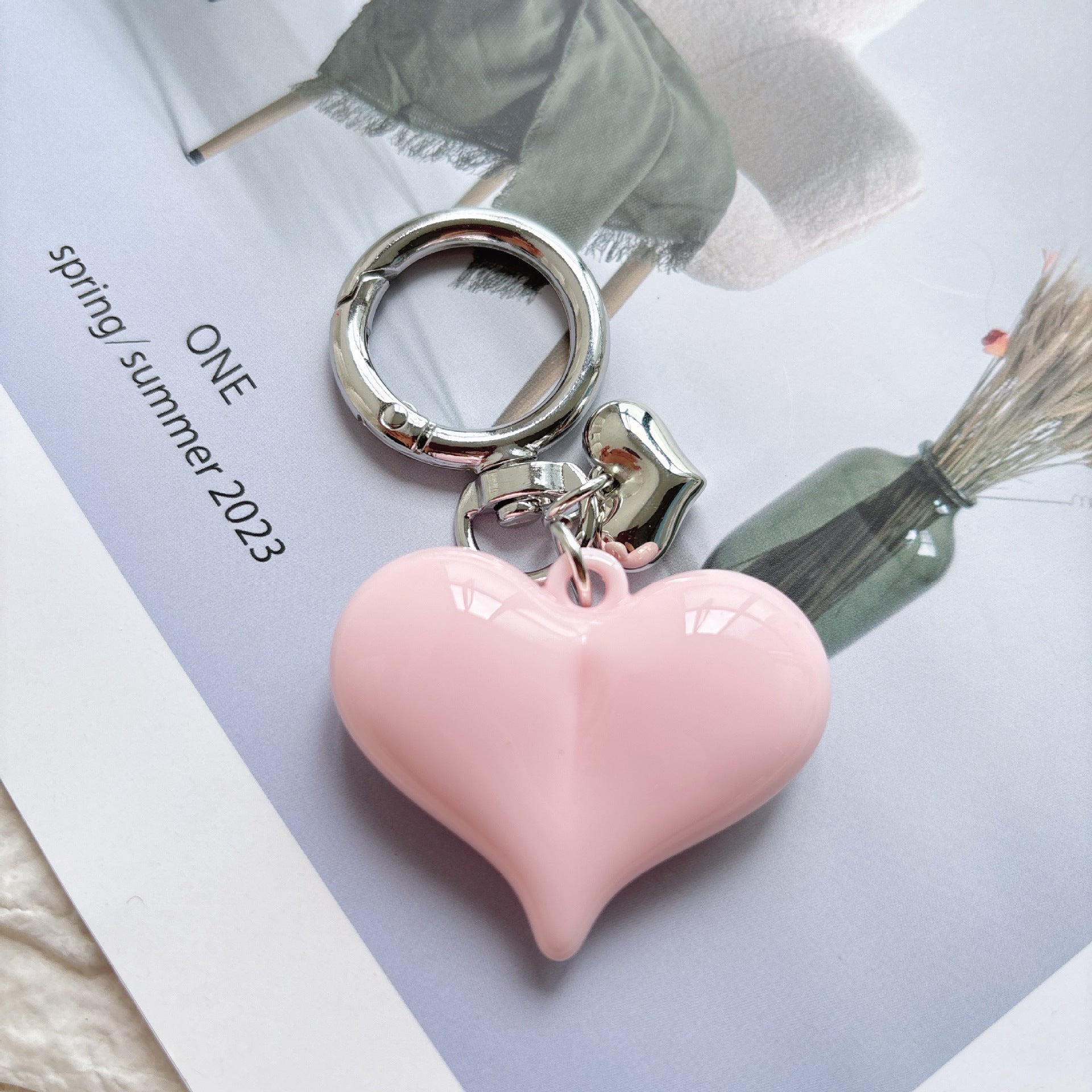 Wholesale Creative love keychain peach heart bag car key decoration