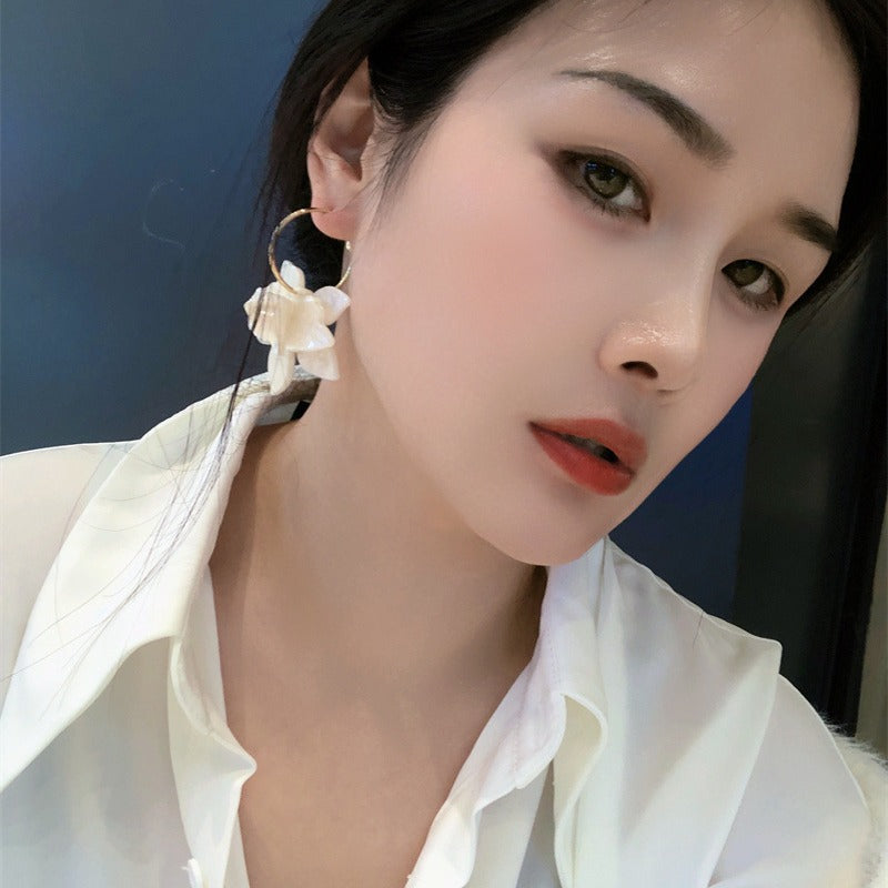 Wholesale Gardenia White Coffee French Retro Flower Earrings