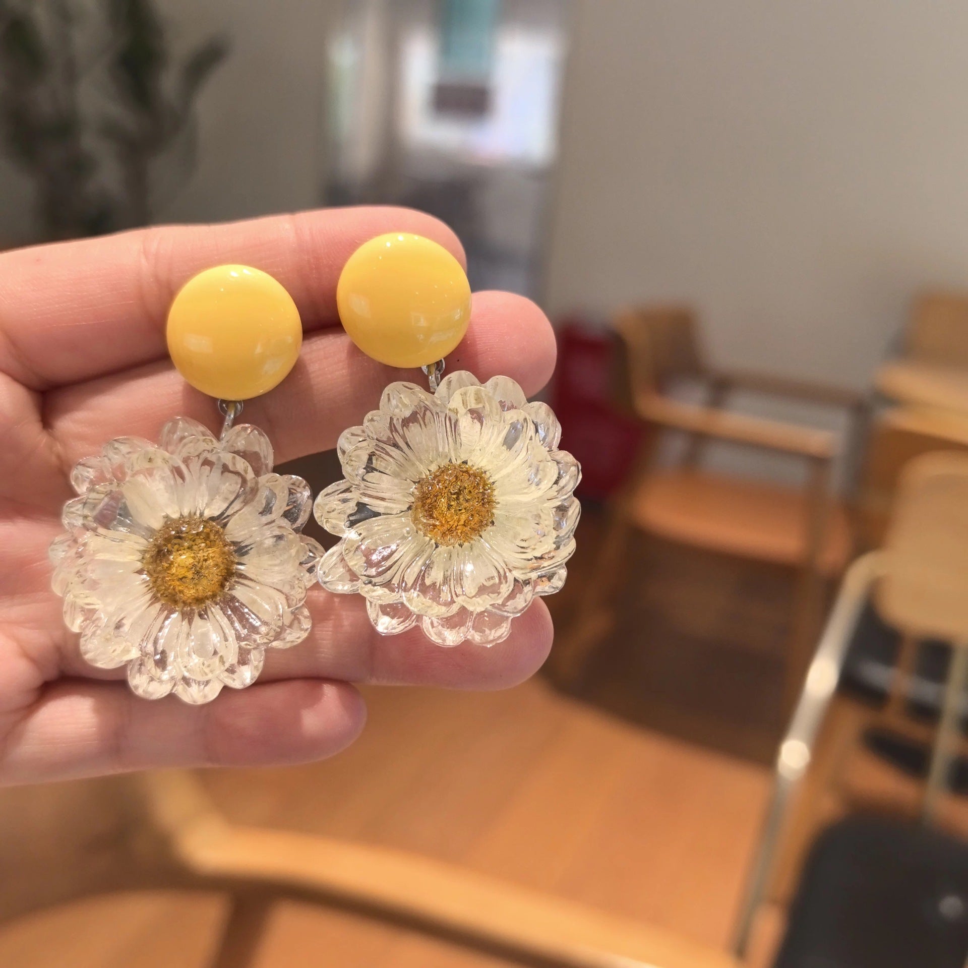 Wholesale Small fresh and cute preserved flower earrings