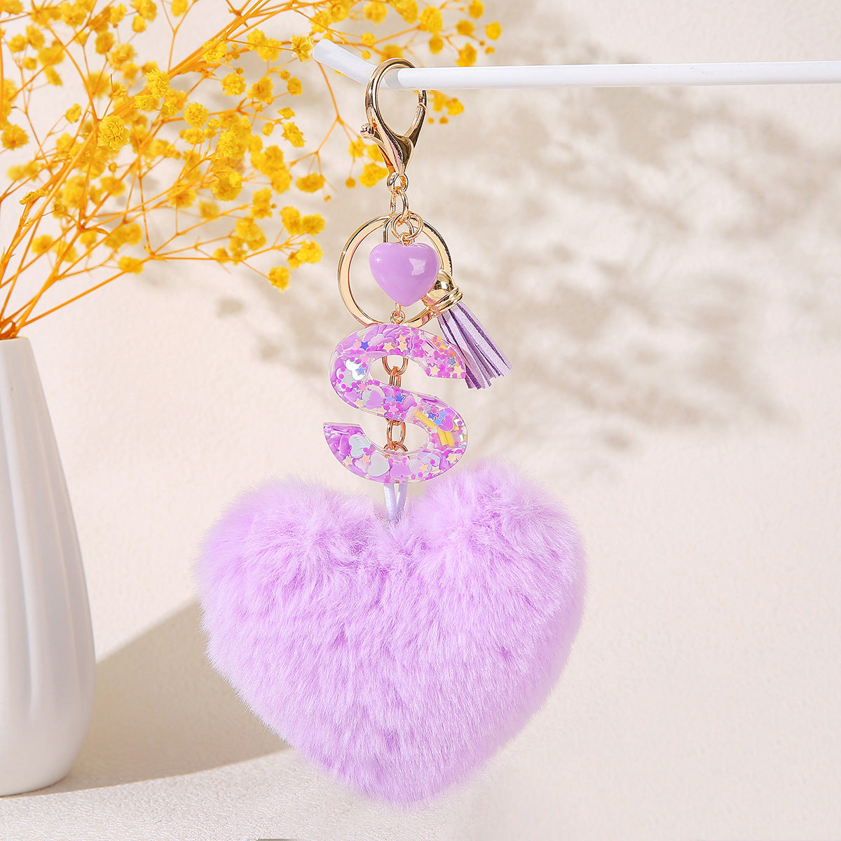 Wholesale in stock Love Shape Hair Ball Letter Keychain Wholesale Glue Sequins 26 Letter Key Ring Girl Backpack Decoration