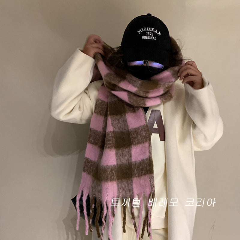 Wholesale Autumn and Winter Black and White Plaid Thickened Thermal Scarf