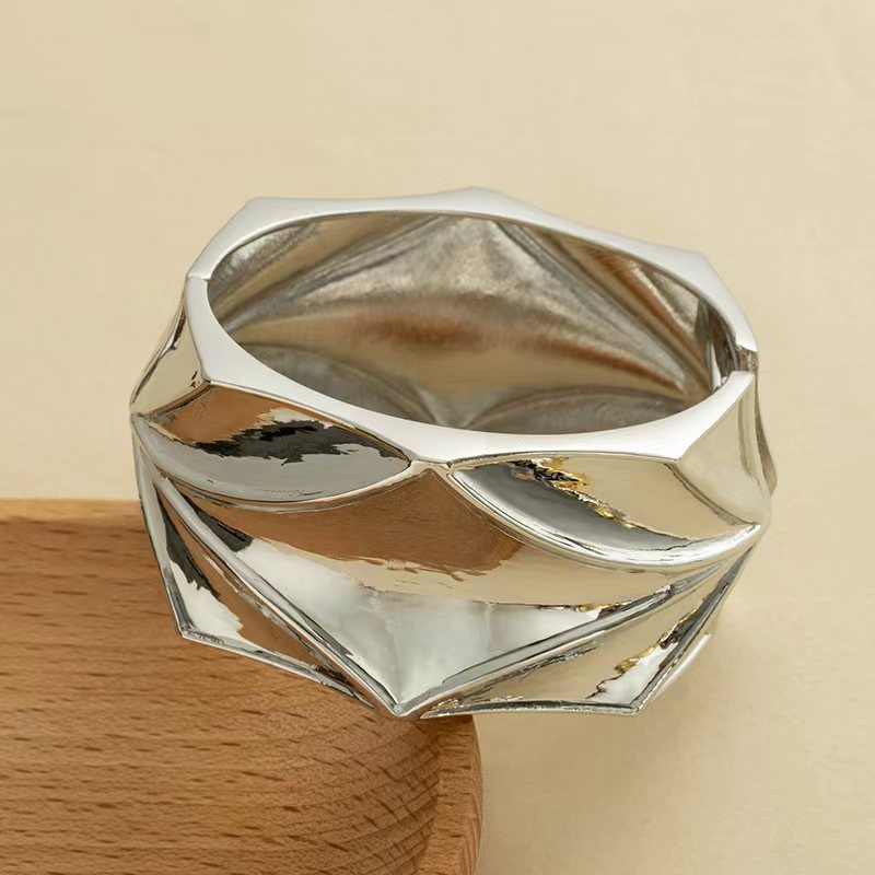 Wholesale Golden wide edged wave band exaggerated bracelet
