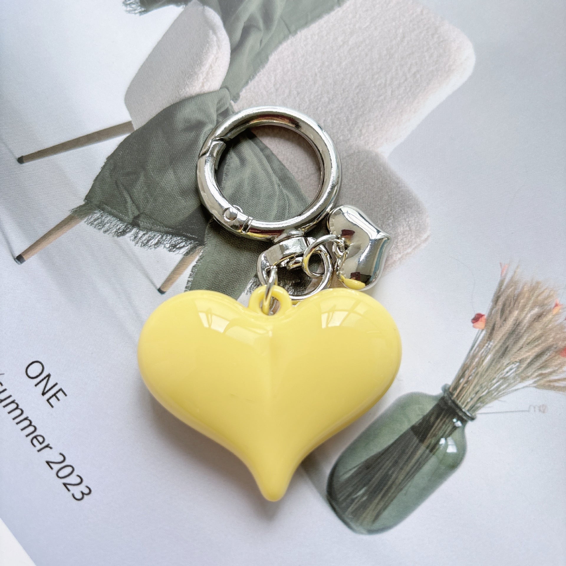 Wholesale Creative love keychain peach heart bag car key decoration