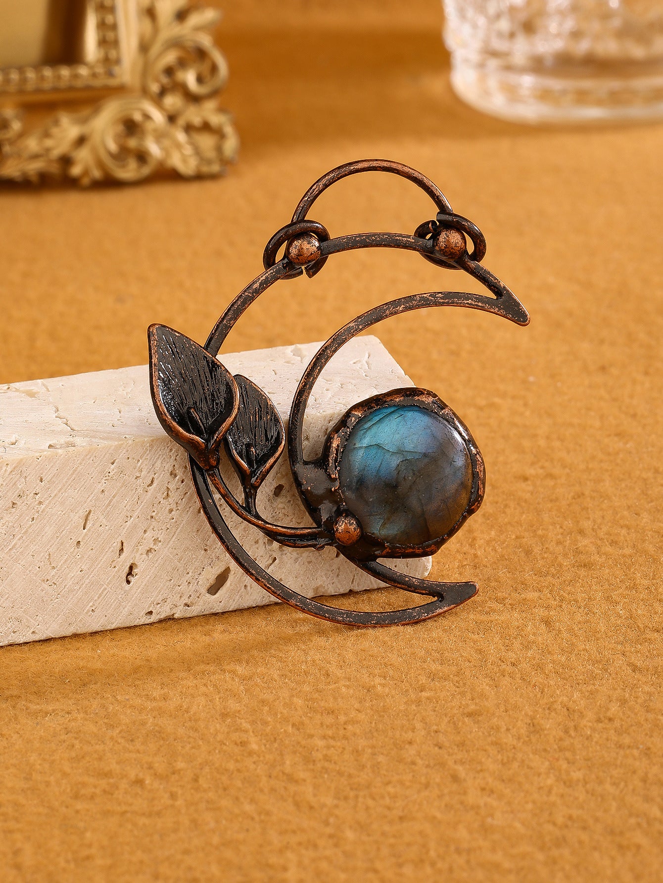 Wholesale Vintage style natural labradorite original design bronze sweater chain pendant with random shape