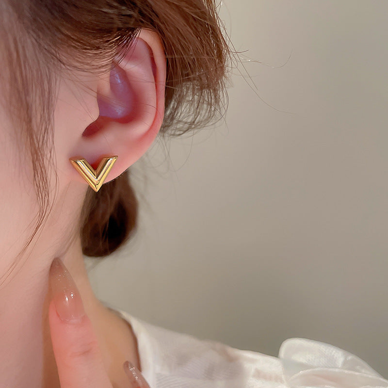 Wholesale Gold Titanium Steel V-Shaped Earrings and Necklace Fashion Set