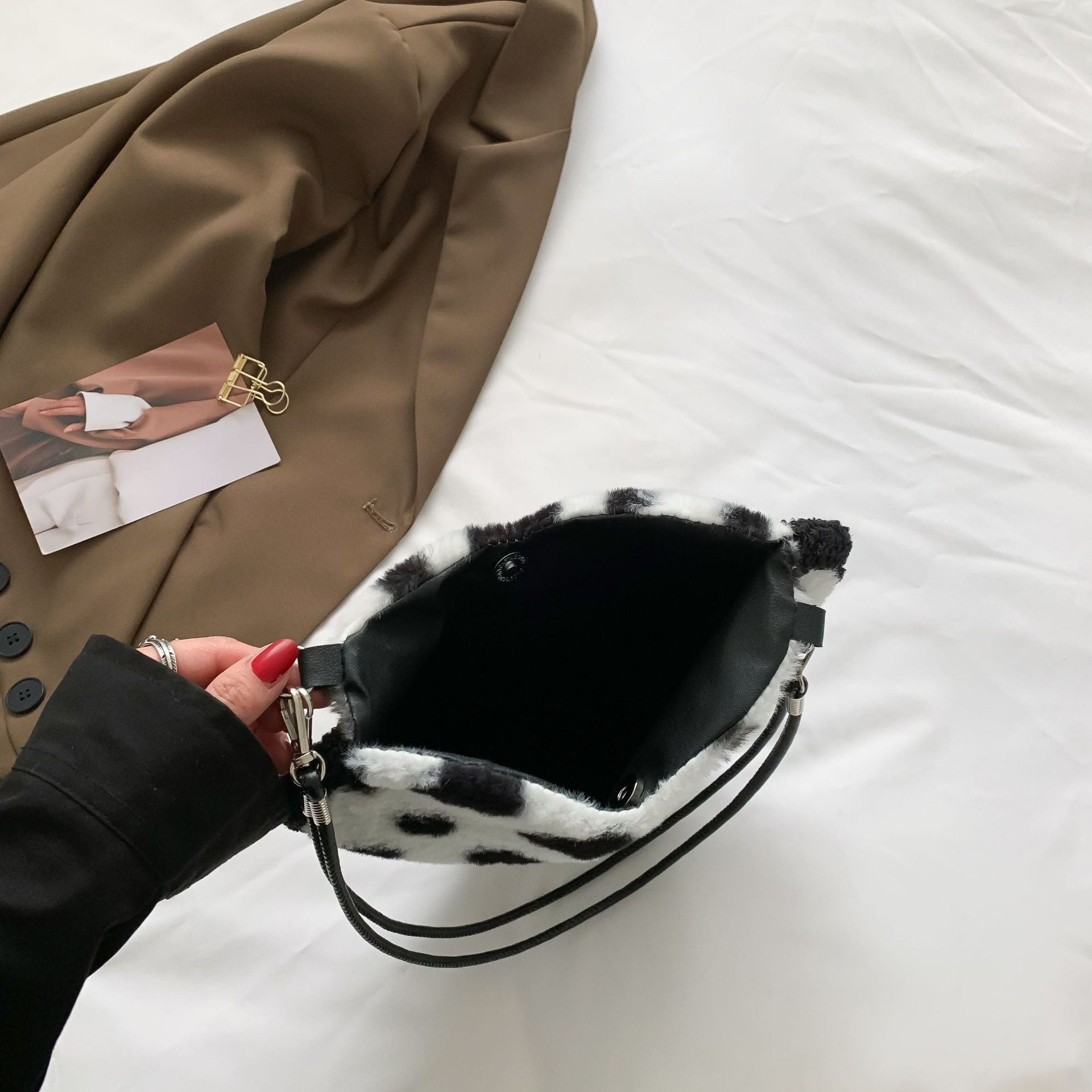 Wholesale 2023 Winter New Simple Heart-shaped Plush Shoulder Bag