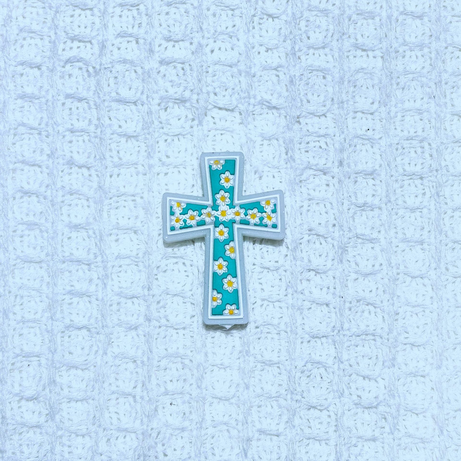 Wholesale  Random 100pcs  cross variety series silicone cartoon beads Focal Beads