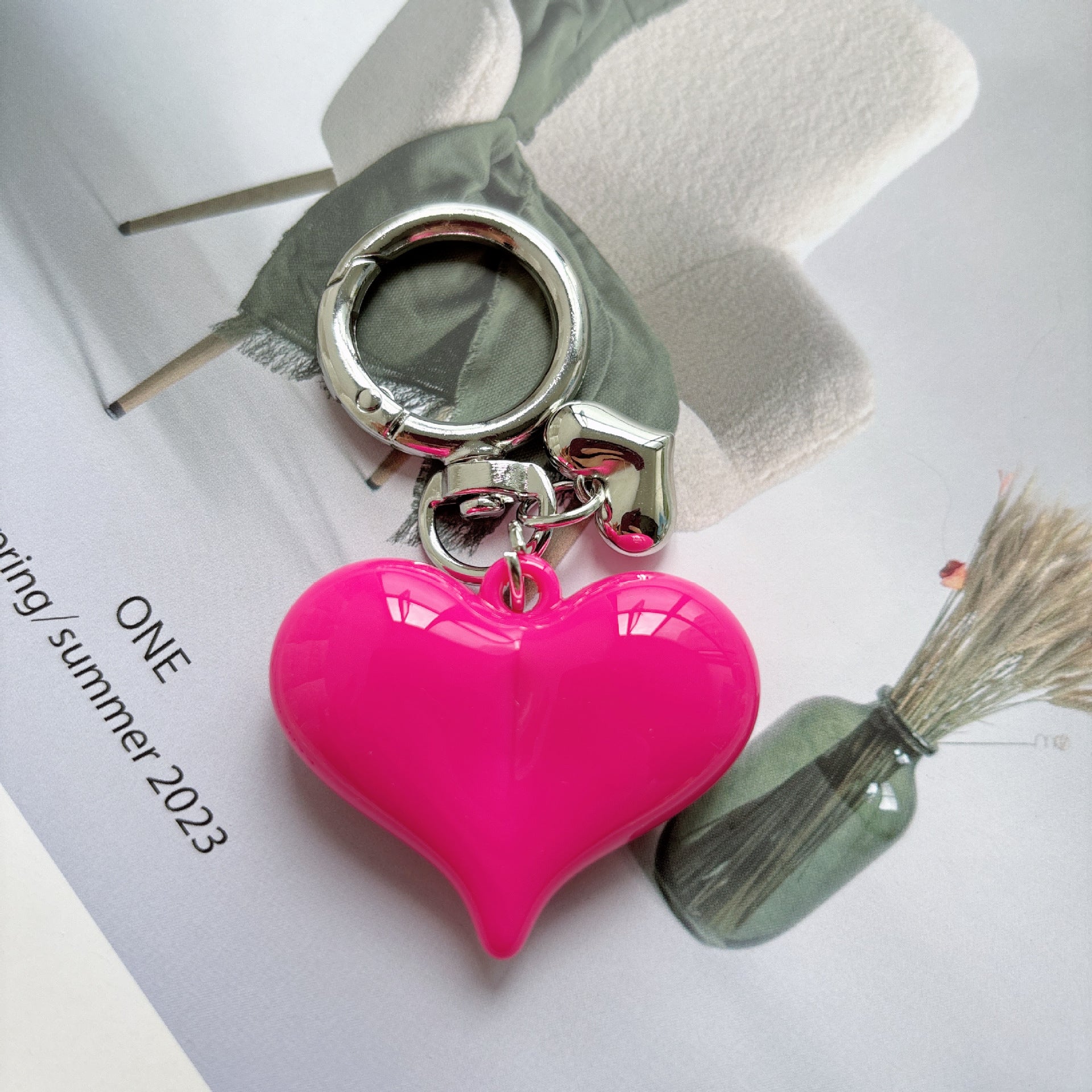 Wholesale Creative love keychain peach heart bag car key decoration