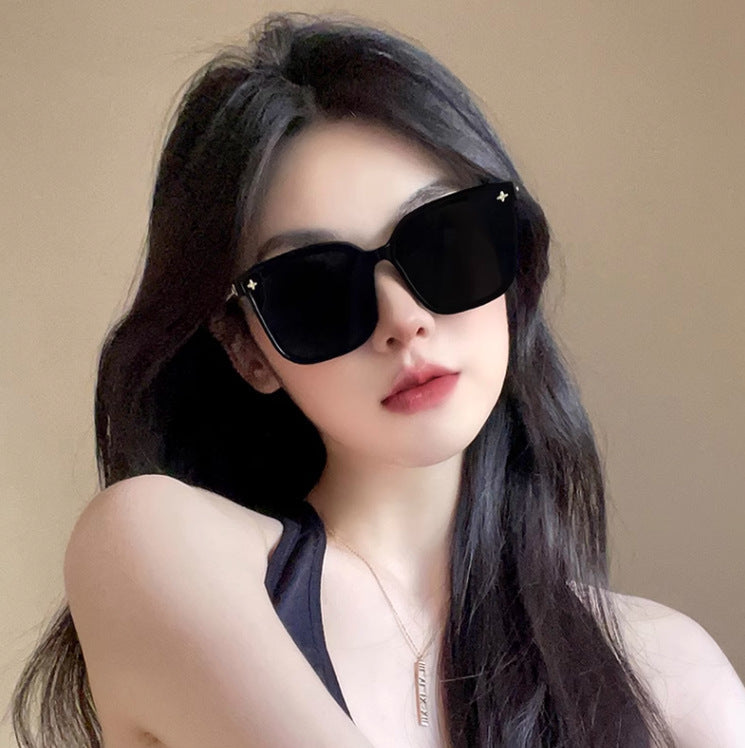 Wholesale High-grade sunglasses women's face small new chain leg star sunglasses big face slimming black